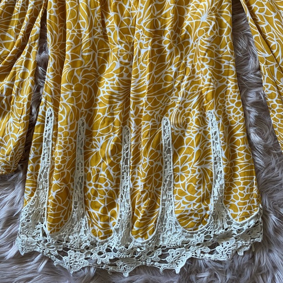 NWT Lovers and Friends - ‘Mosaic Fairy” Yellow and White Printed Crochet Dress - Picture 10 of 15